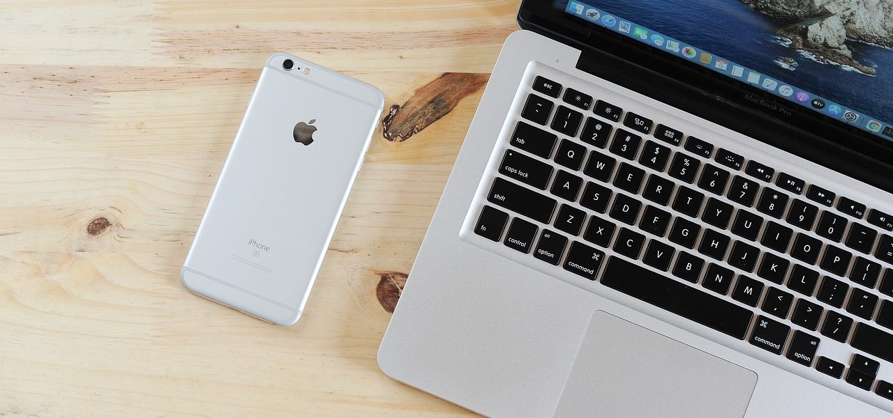 laptop, mobile phone, table-5987093.jpg